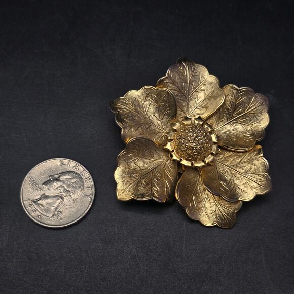 Large Gold Tone Flower Brooch Vintage Costume Jewelry Timeless Spring Classic - Picture 6 of 6